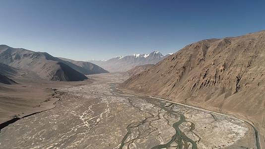 4K航拍新藏线沿途风景视频的预览图