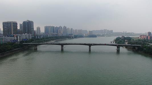 航拍湖南衡阳湘衡大桥交通视频的预览图