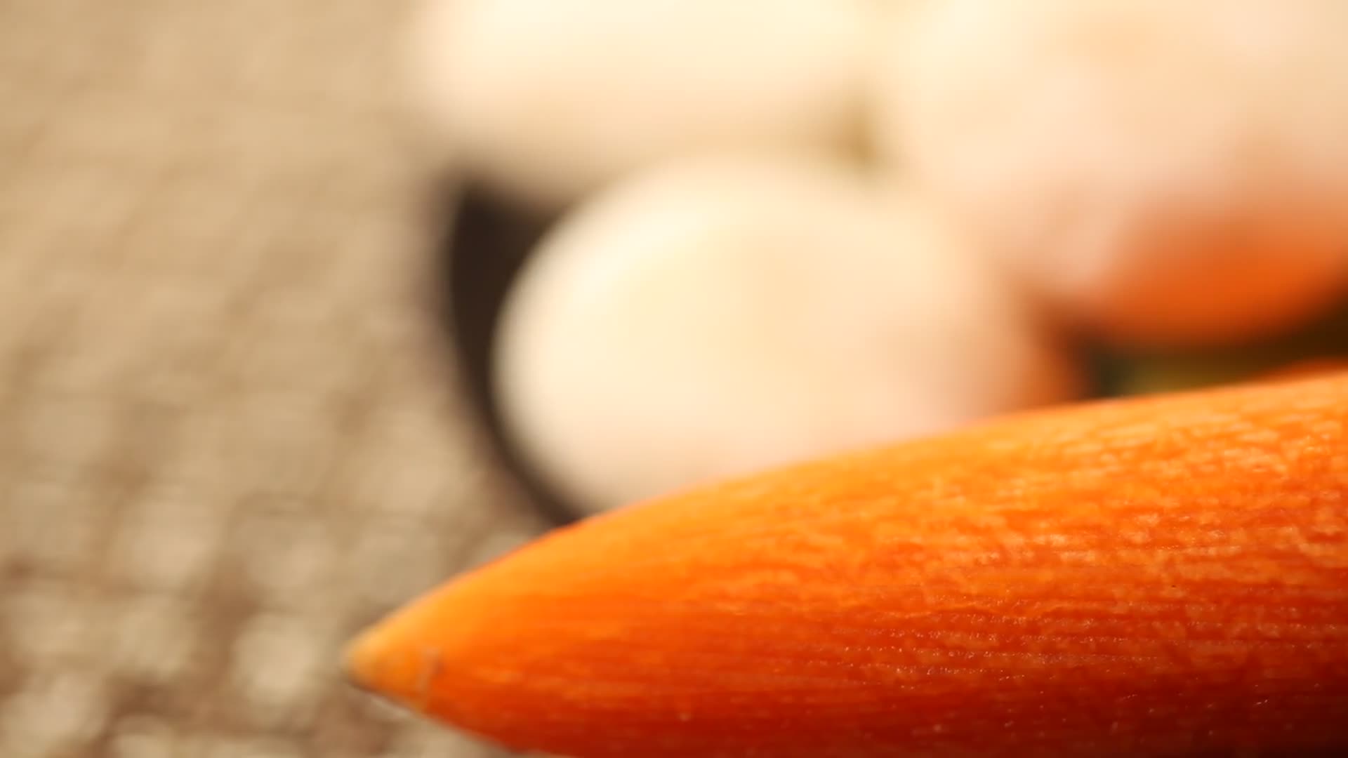 实拍胡萝卜芹菜香菇视频的预览图