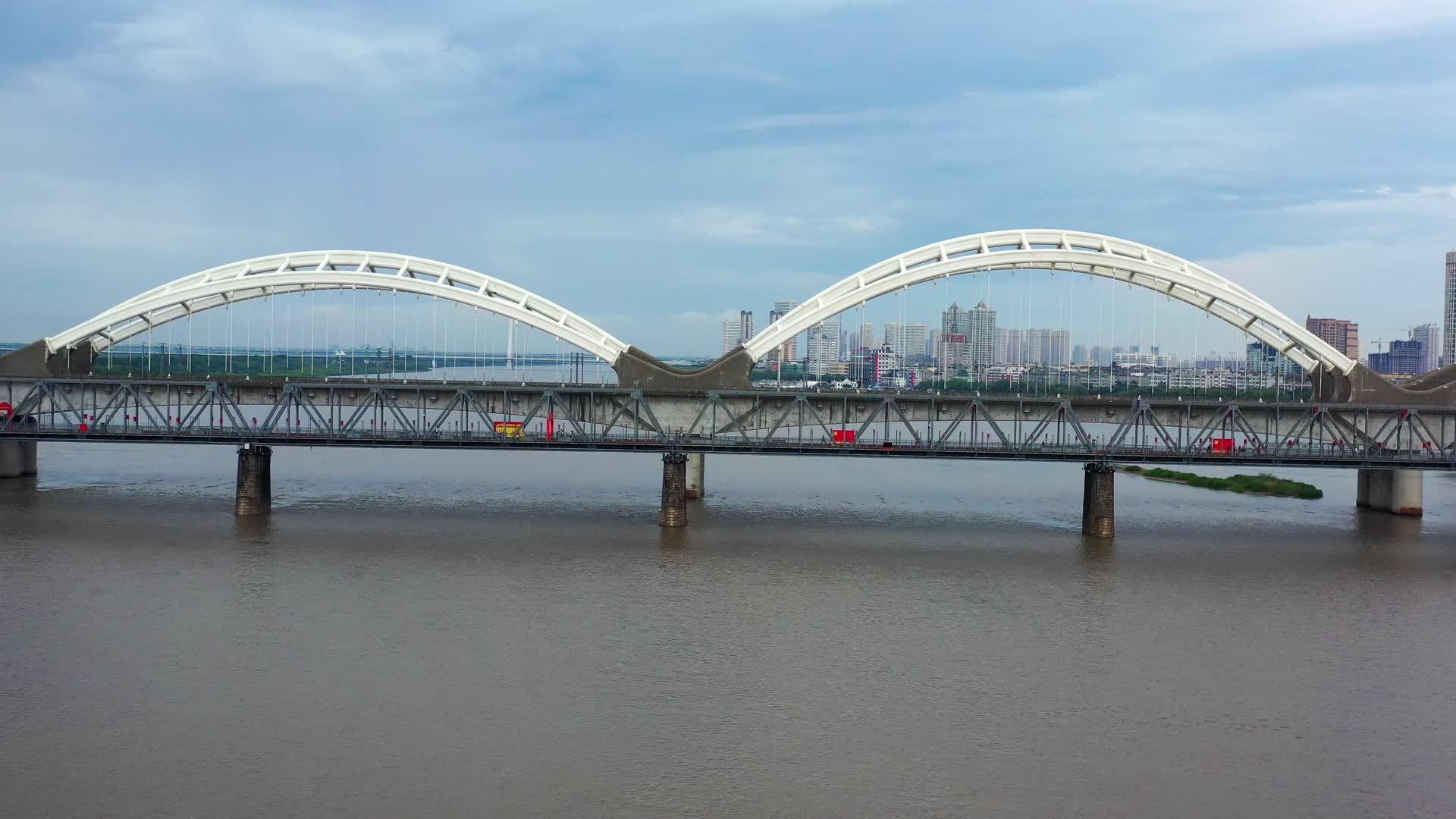哈尔滨松花江滨洲铁路桥视频的预览图