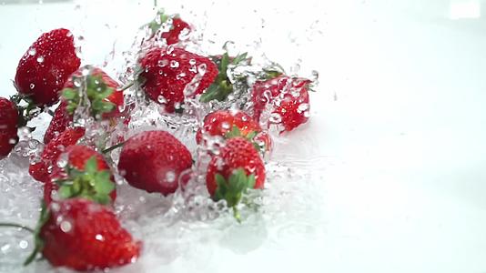夏季水果草莓视频的预览图