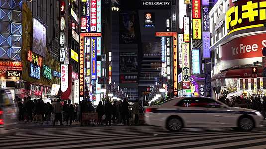 日本东京新宿街景夜景视频的预览图