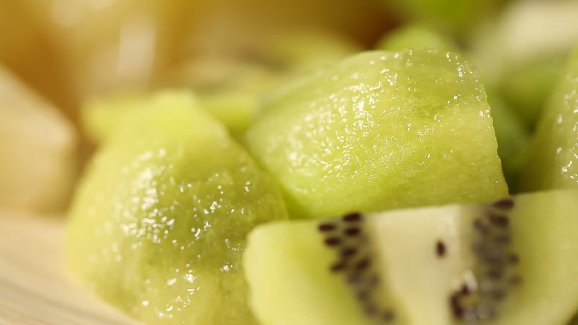 实拍水果猕猴桃果肉视频的预览图