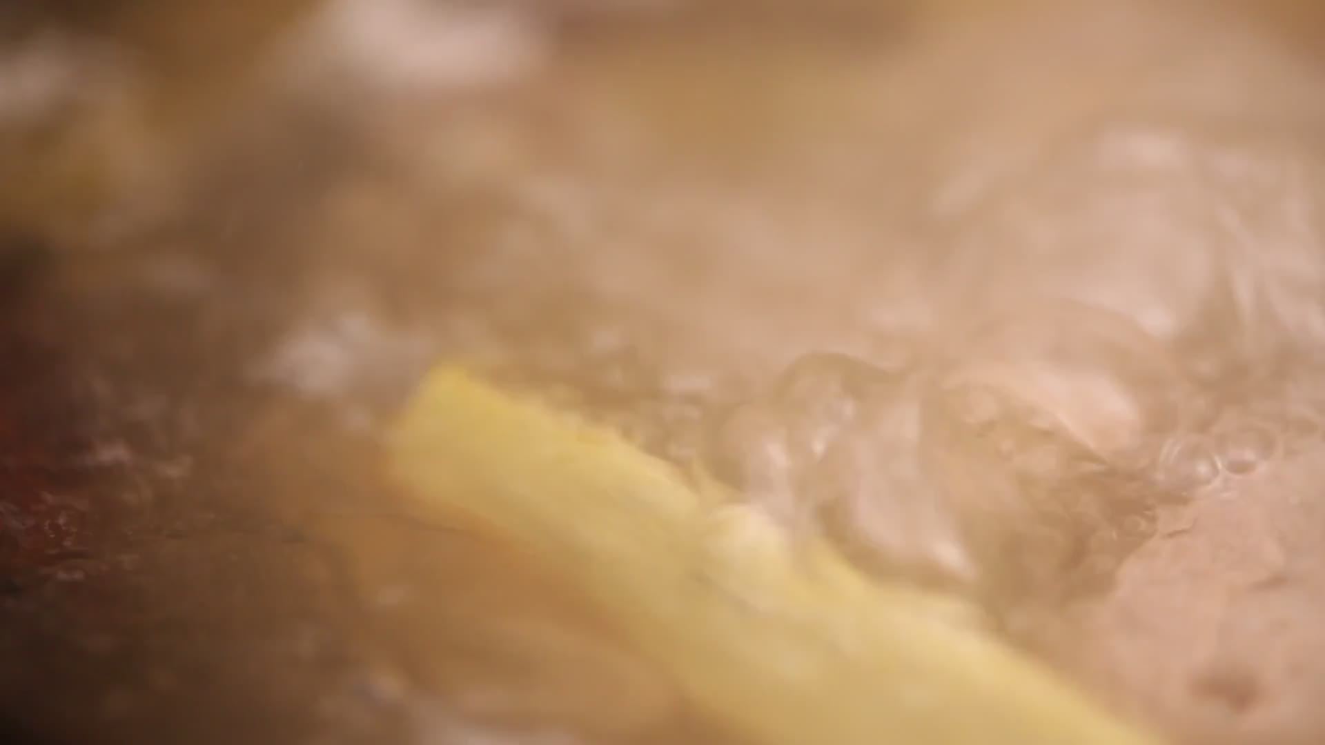 实拍炖煮料汁视频的预览图