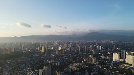 航拍湘西城市清晨云雾缭绕视频的预览图