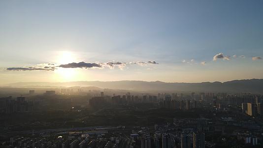 4K航拍湖南湘西城市清晨日出视频的预览图