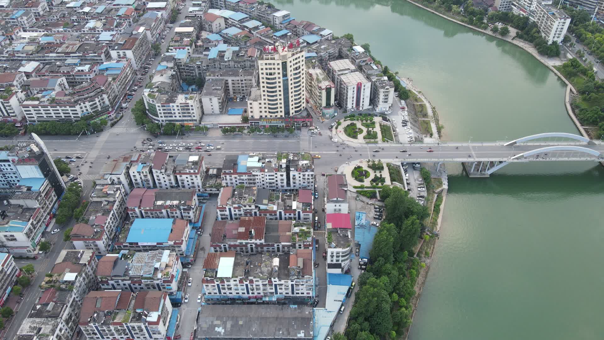 航拍湖南湘西怀化舞水河大桥视频的预览图