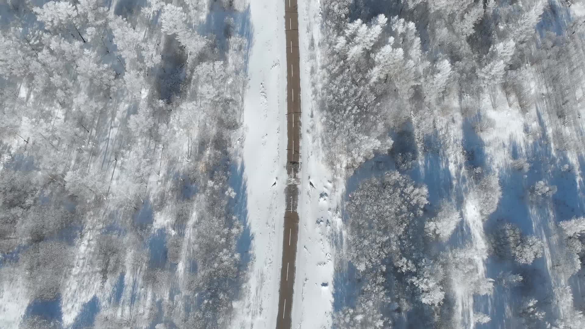 航拍雾凇公路视频的预览图