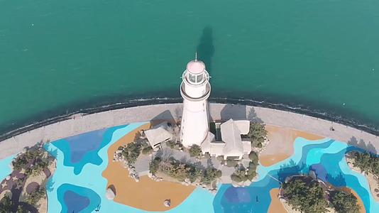 威海海边白色灯塔视频的预览图