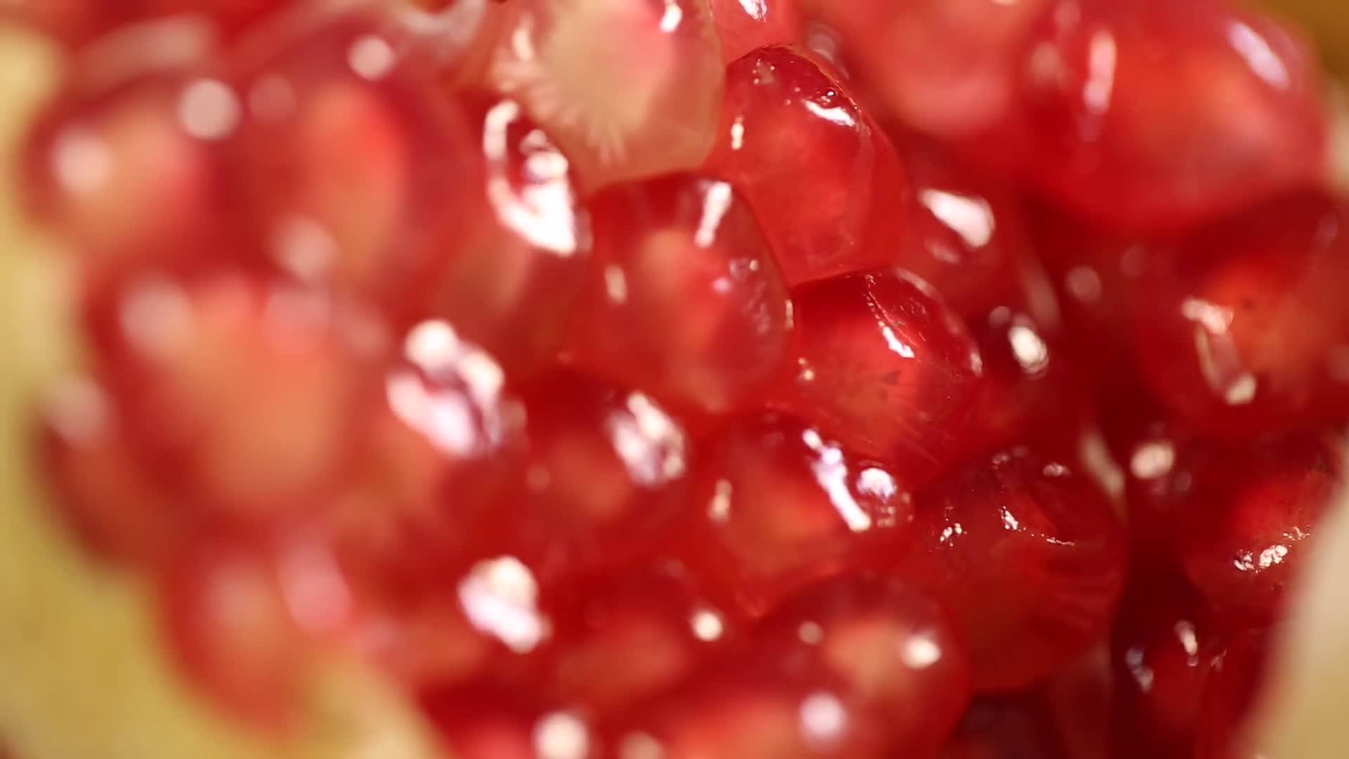 实拍水果石榴视频的预览图