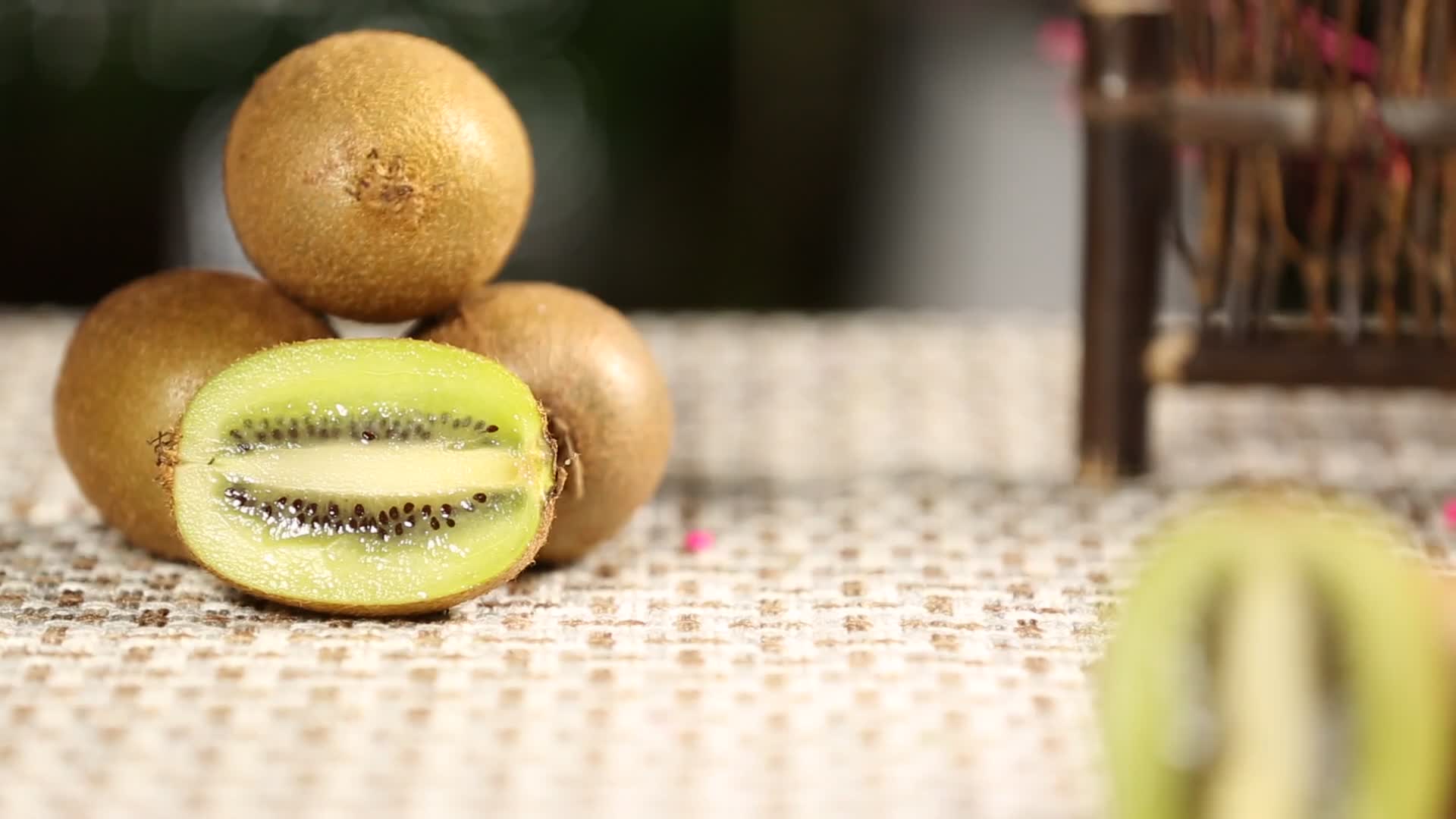 实拍水果维生素c猕猴桃视频的预览图