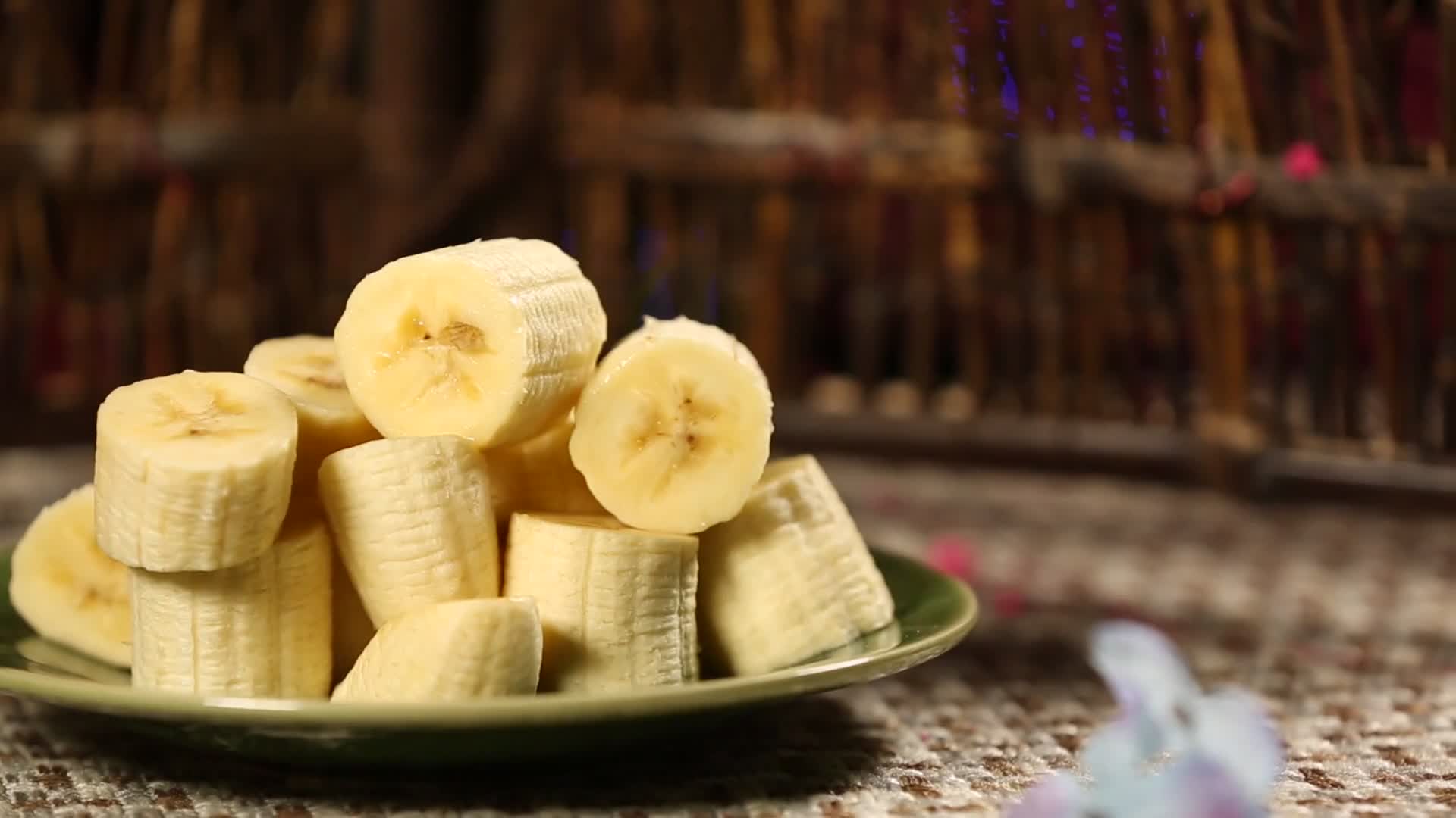 实拍水果香蕉视频的预览图