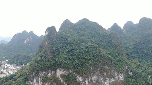 航拍广西桂林山水视频的预览图
