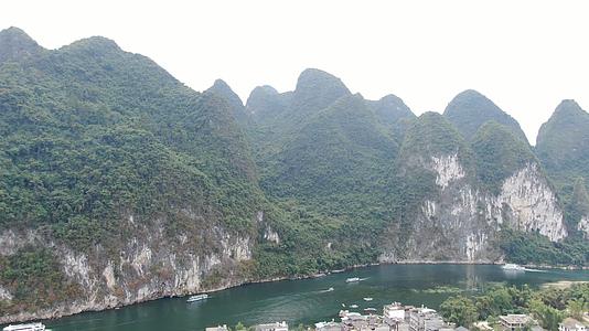 航拍广西桂林漓江山水视频的预览图