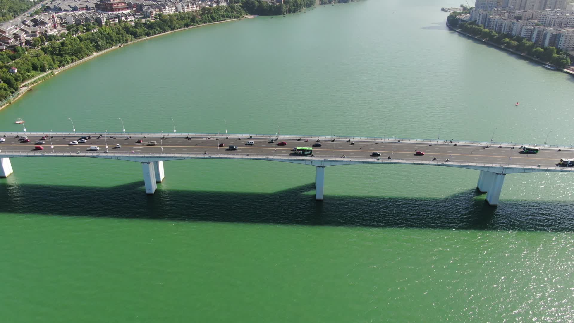 航拍广西柳江大桥交通视频的预览图