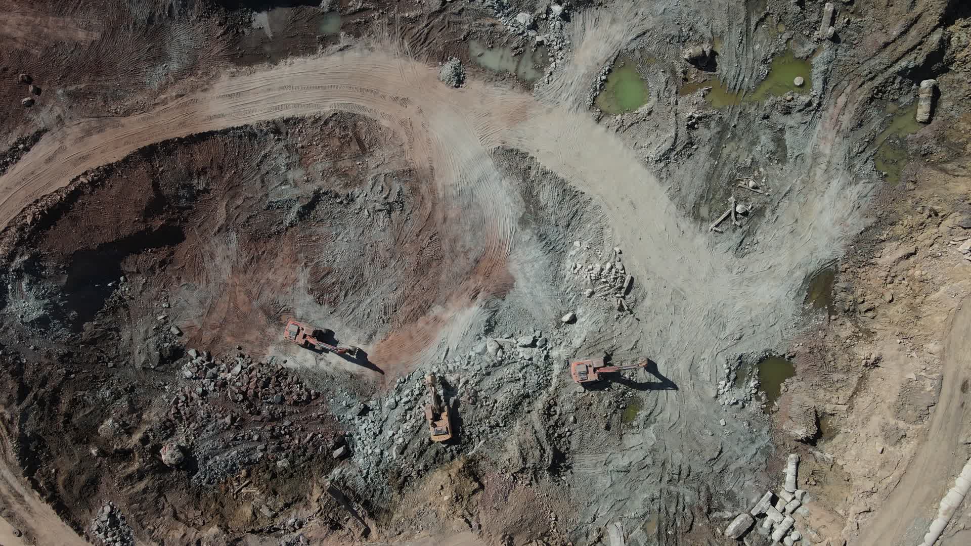 俯拍工地施工现场挖机视频的预览图