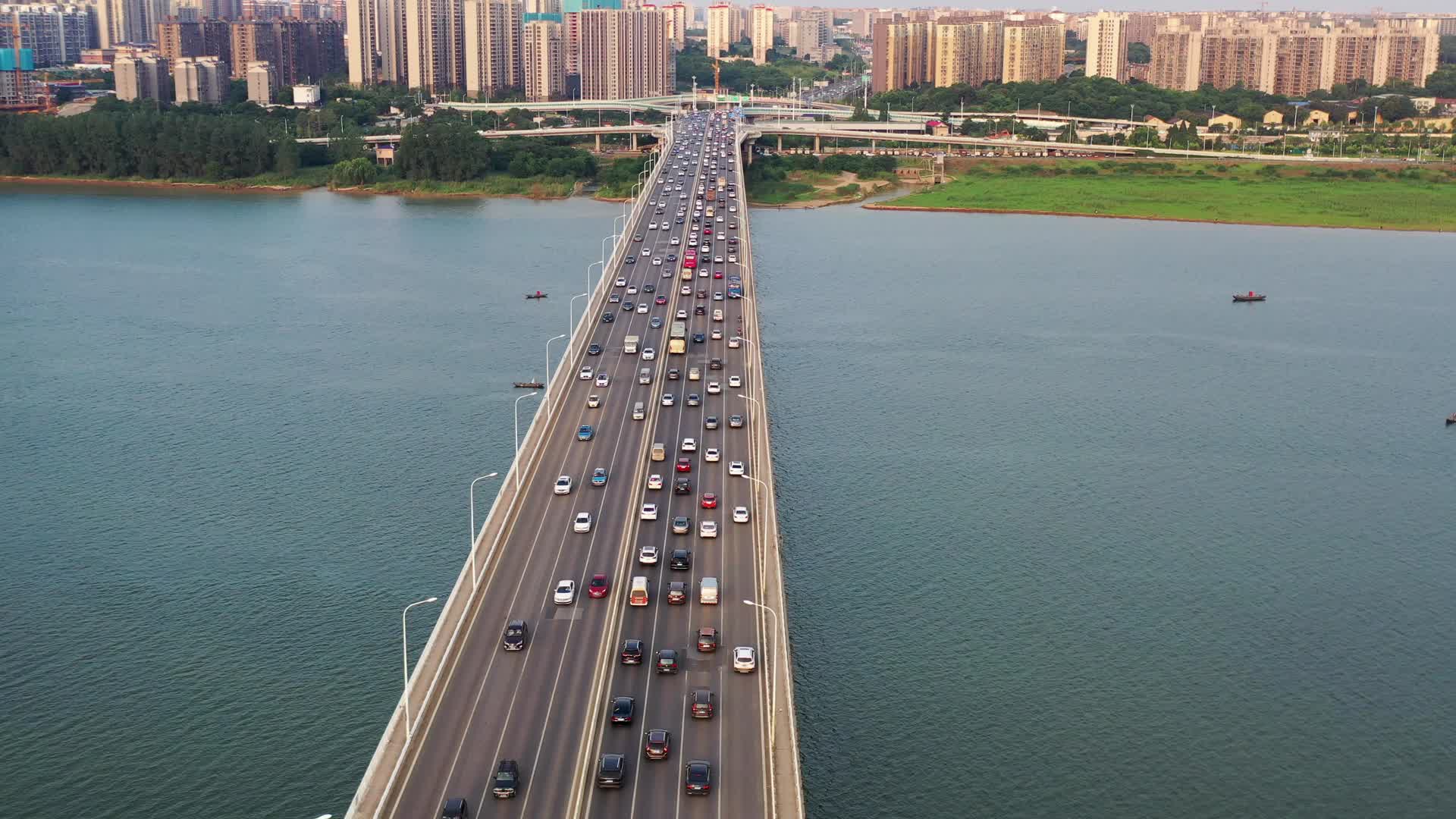 长沙湘府路大桥航拍4K视频视频的预览图