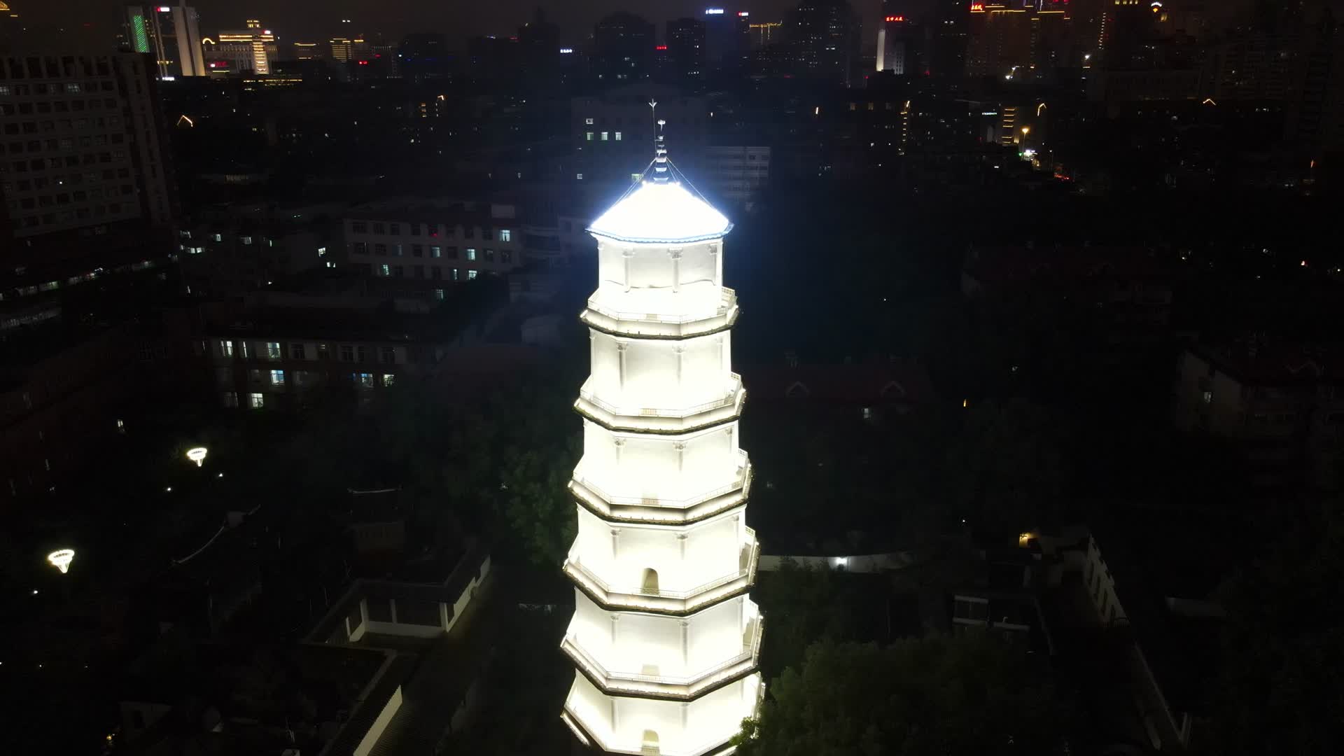 航拍福建福州白塔夜景灯光视频的预览图
