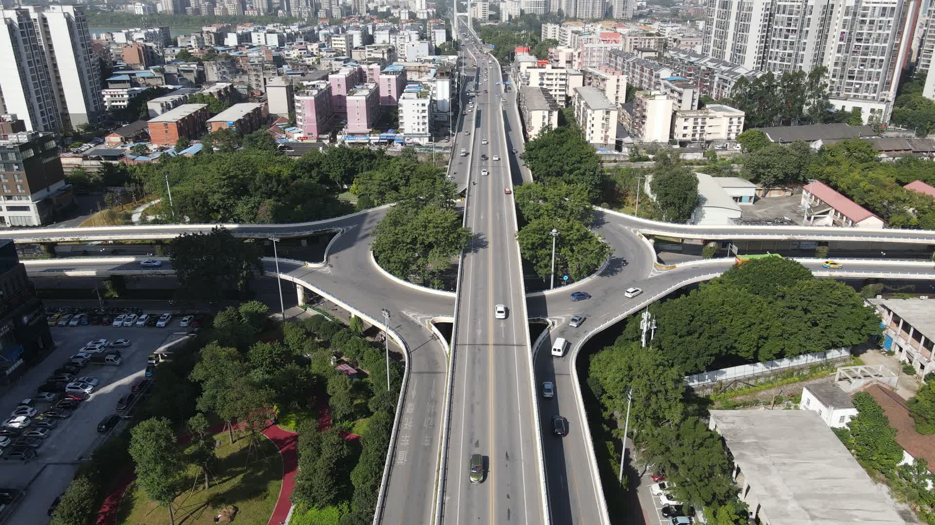 航拍广西柳州城市交通红光路转盘视频的预览图