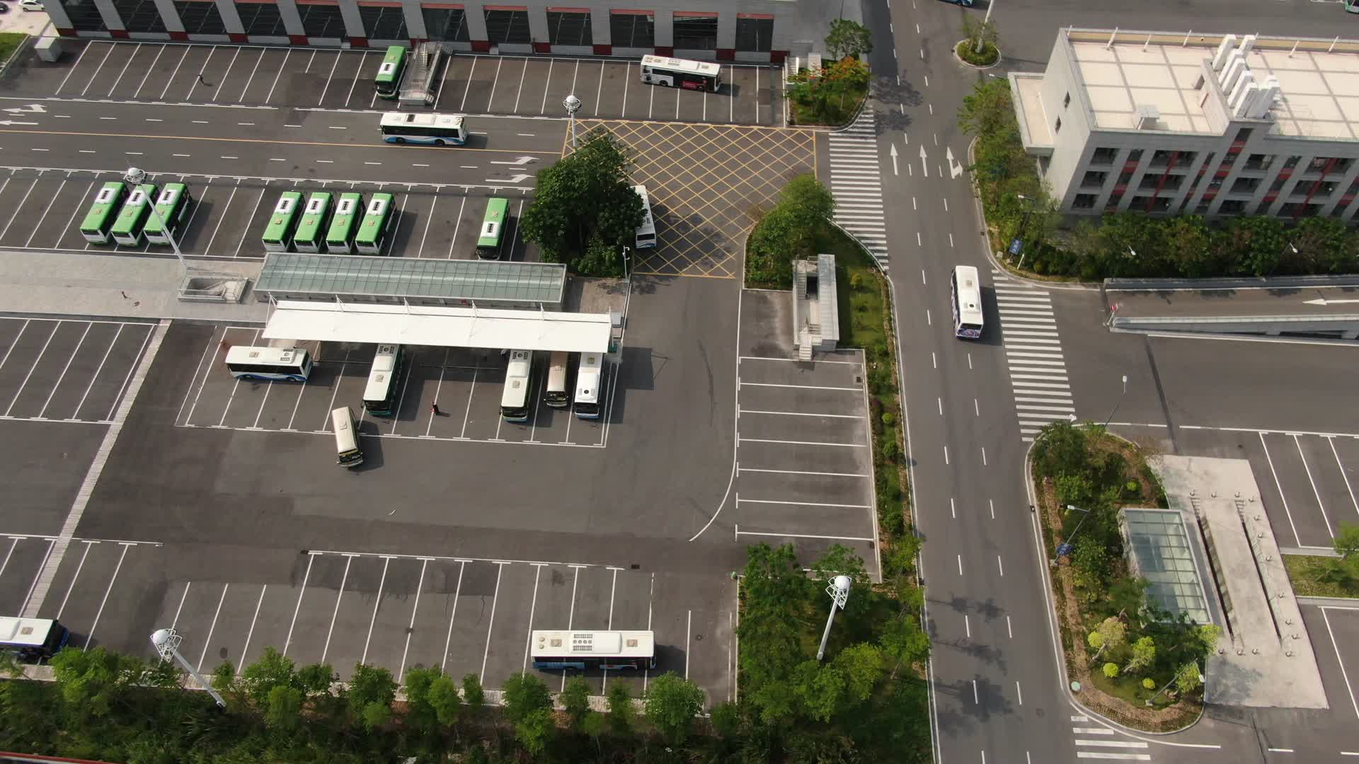 航拍福建泉州公交车站视频的预览图