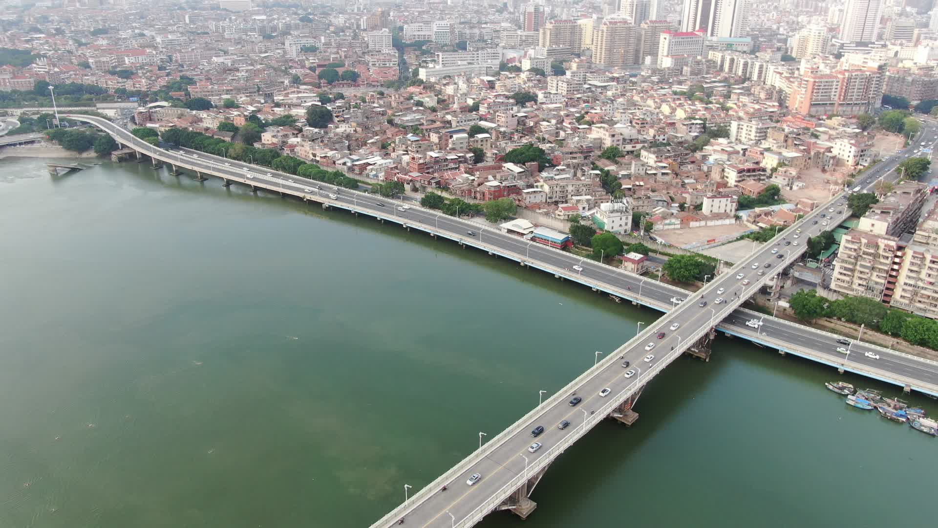 航拍福建泉州大桥交通视频视频的预览图