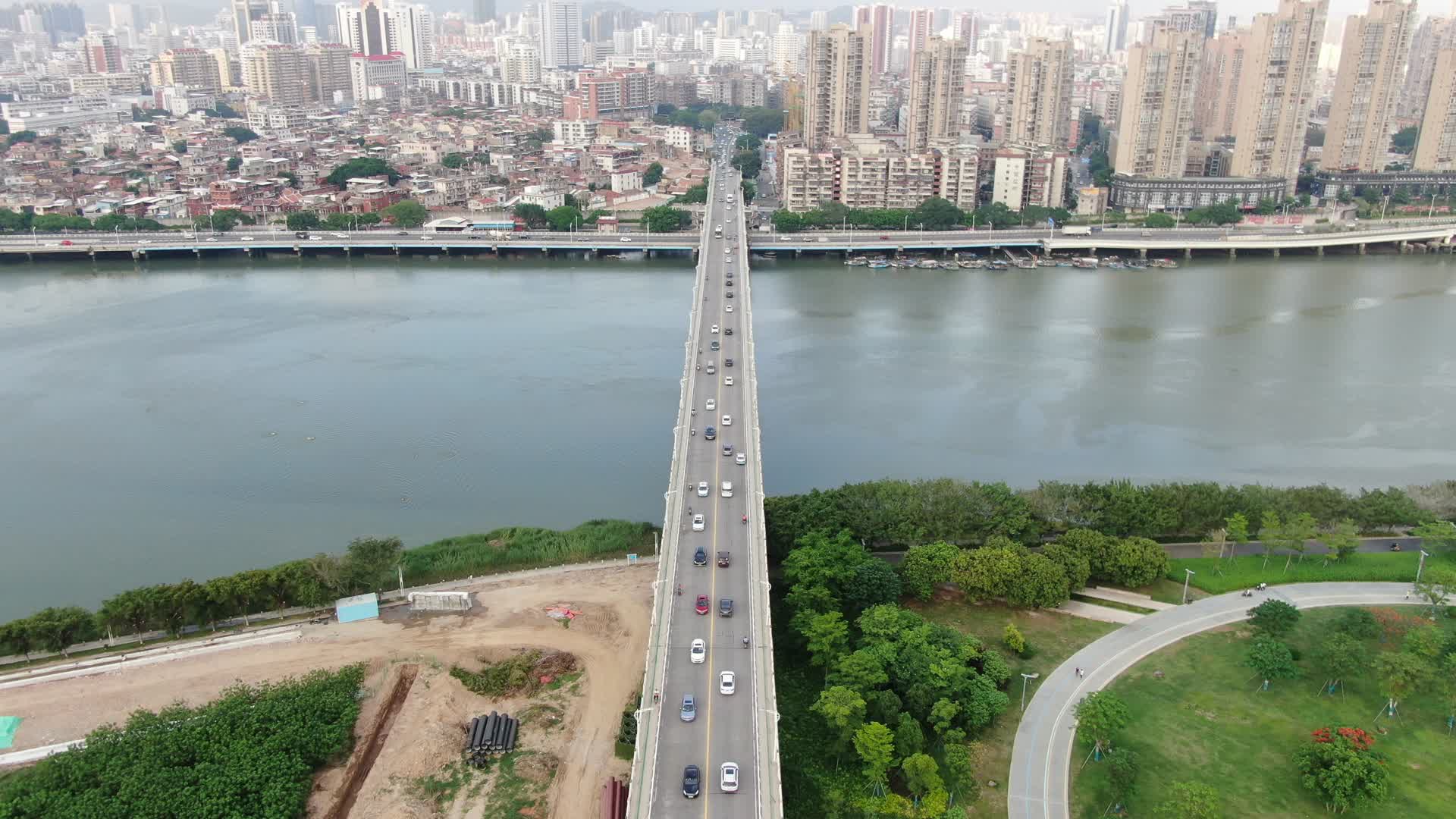 航拍福建泉州大桥交通视频的预览图