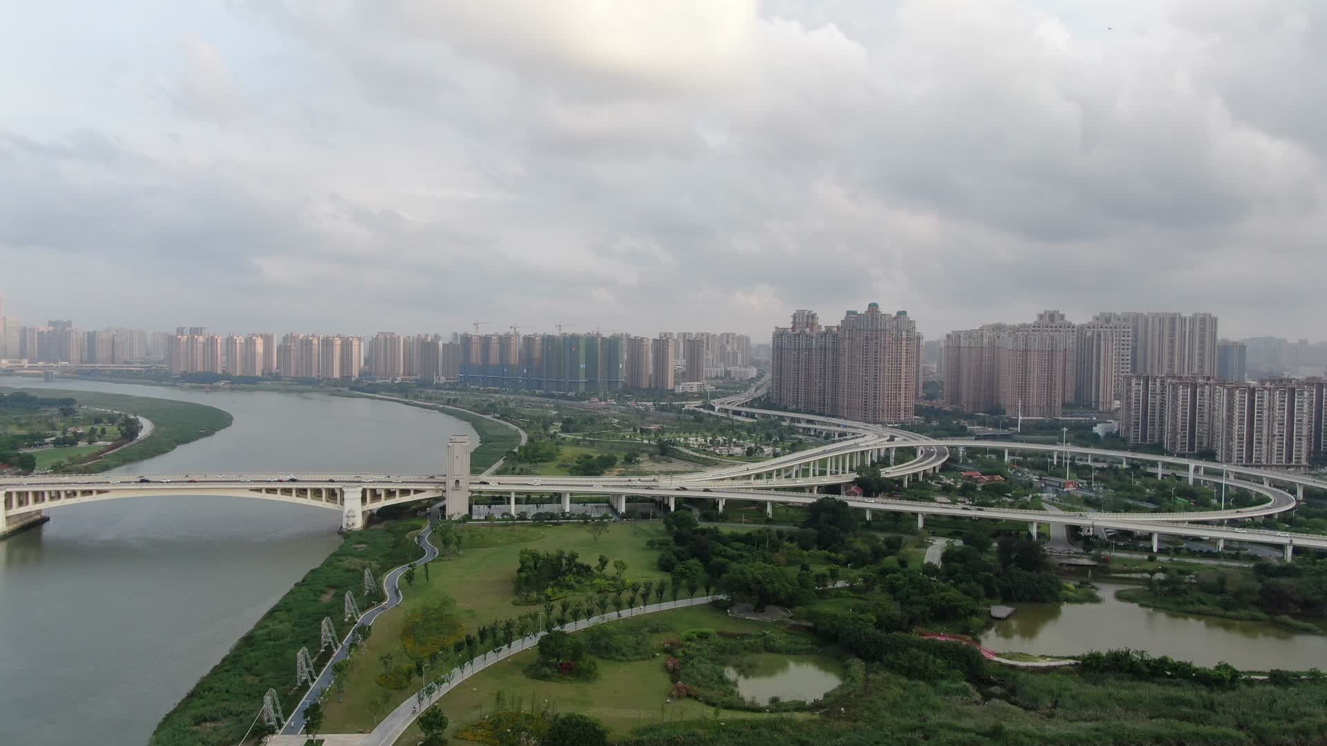 航拍福建泉州晋江风光带视频的预览图