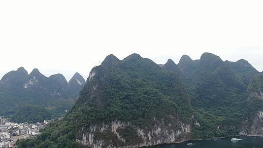 航拍广西桂林山水视频的预览图