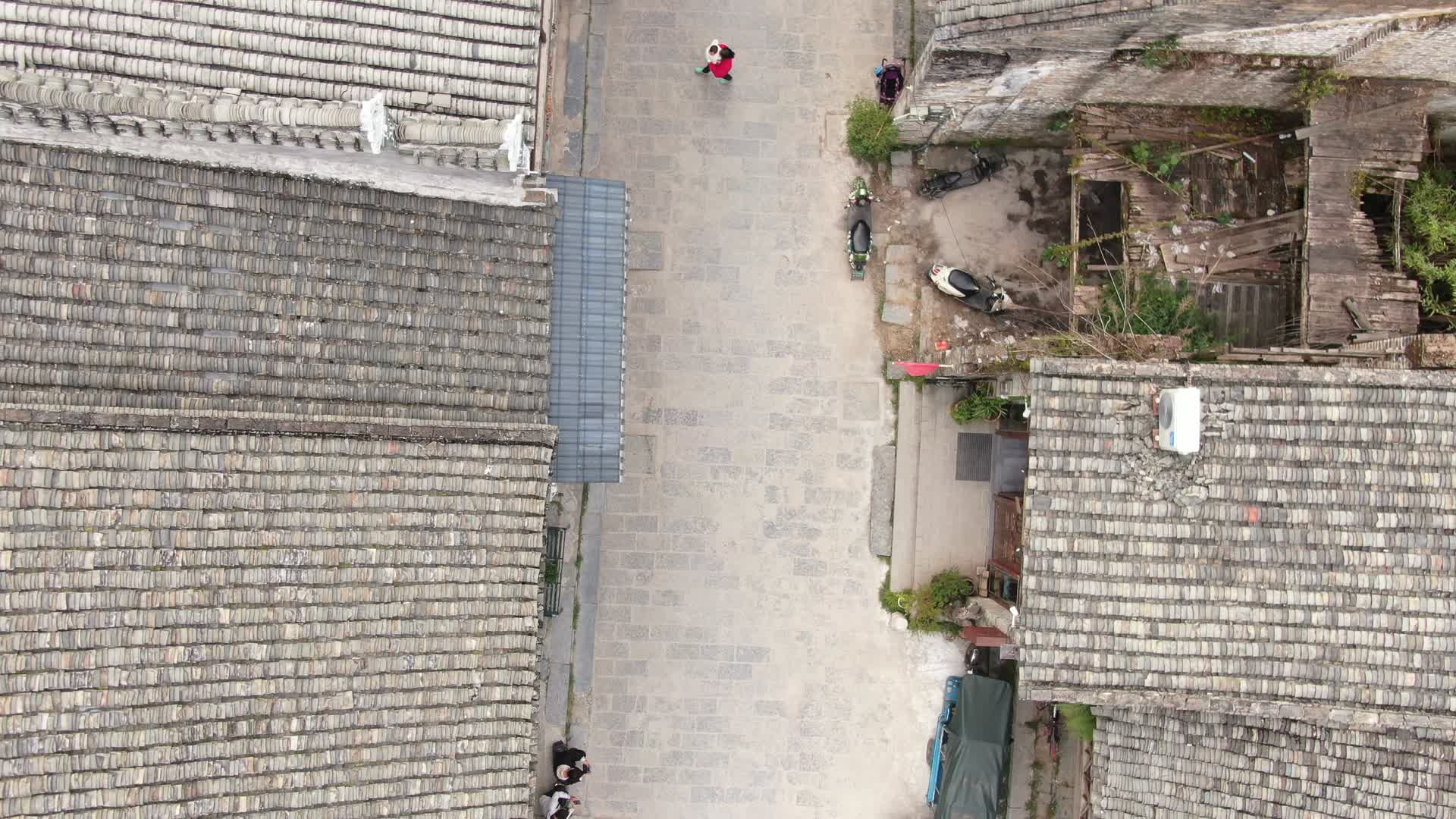 俯拍广西桂林兴坪古镇古街古巷视频的预览图