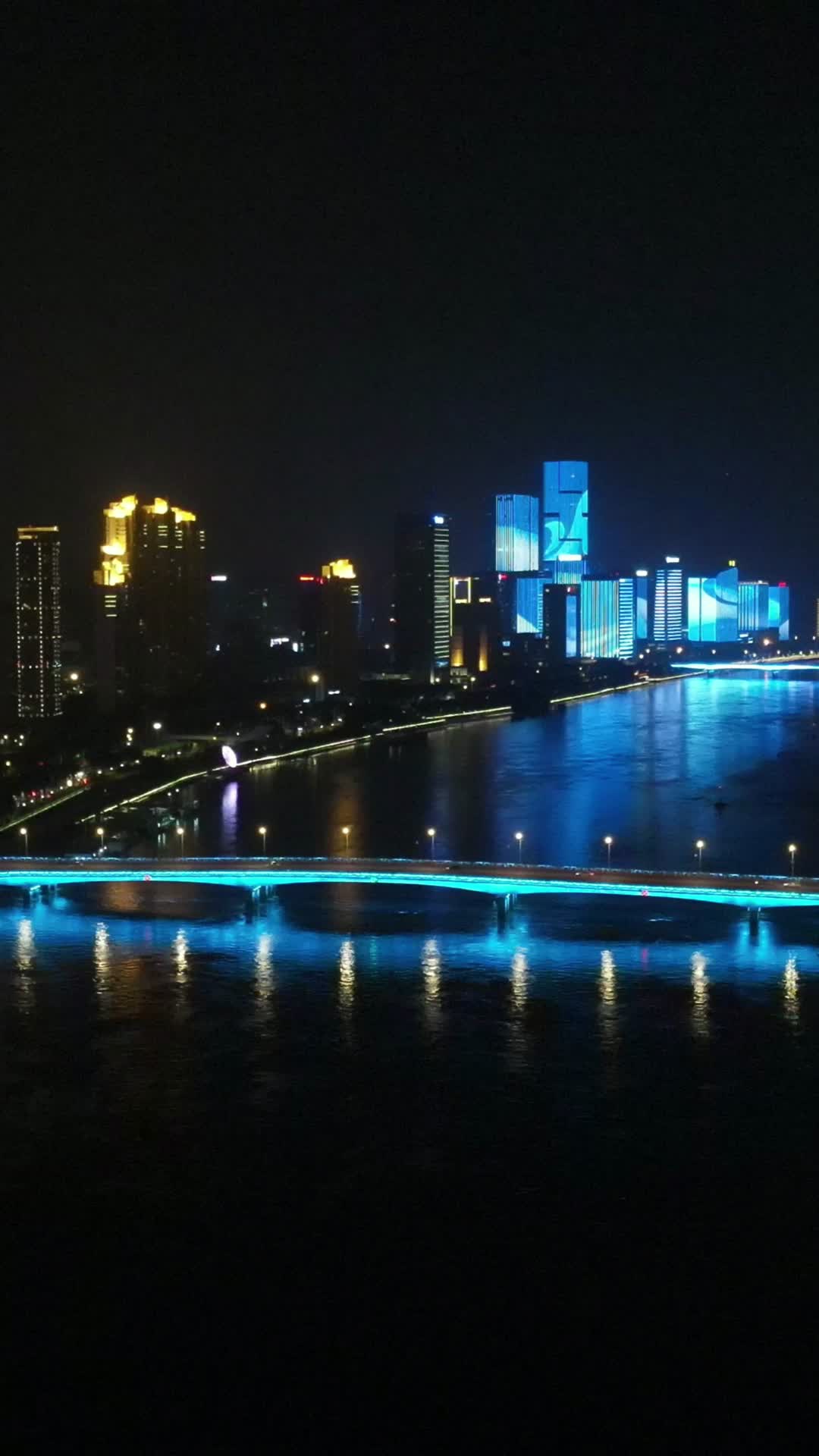 航拍福建闽江大桥夜景竖屏视频视频的预览图