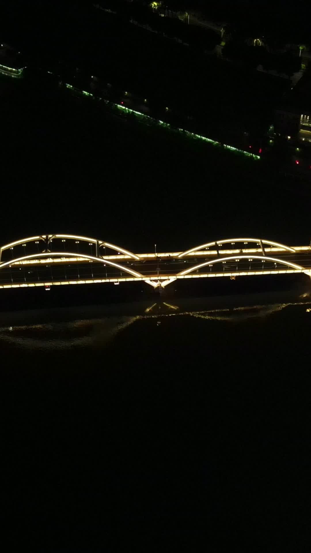 航拍福建福州解放大桥夜景灯光视频的预览图