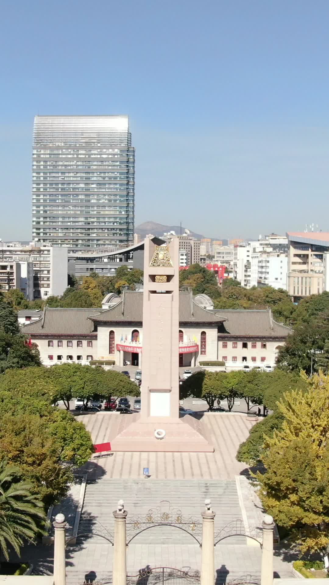 云南昆明人民纪念碑竖屏视频视频的预览图