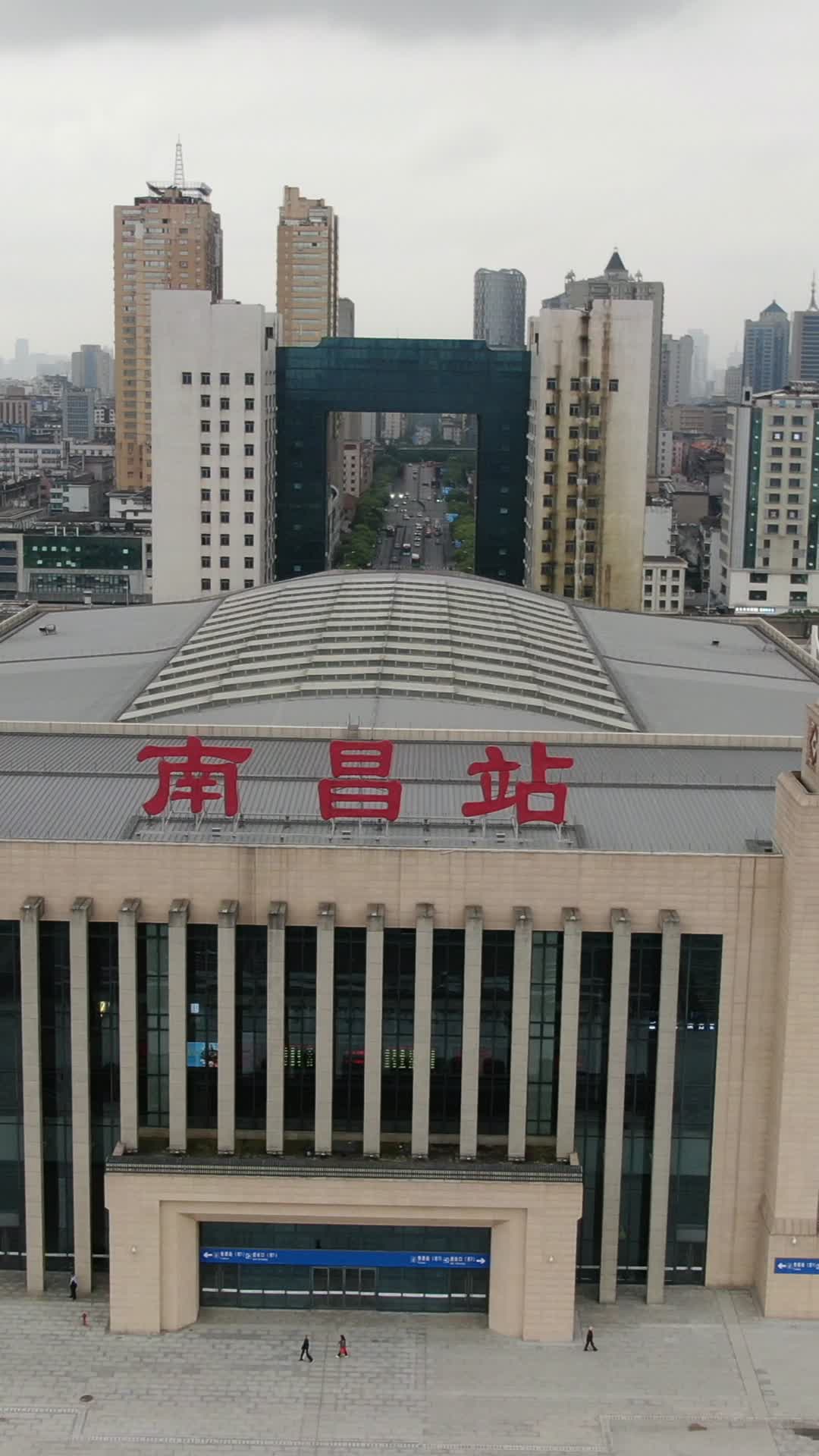 江西南昌火车站竖屏视频视频的预览图