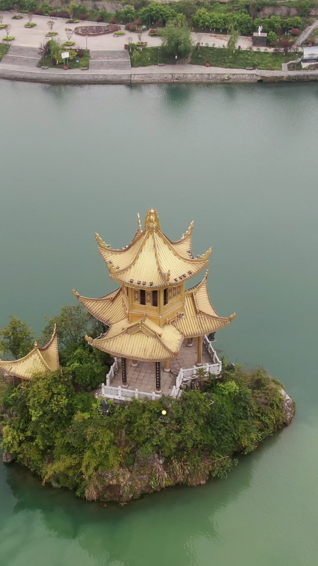航拍贵州铜仁铜岩金塔竖屏视频视频的预览图