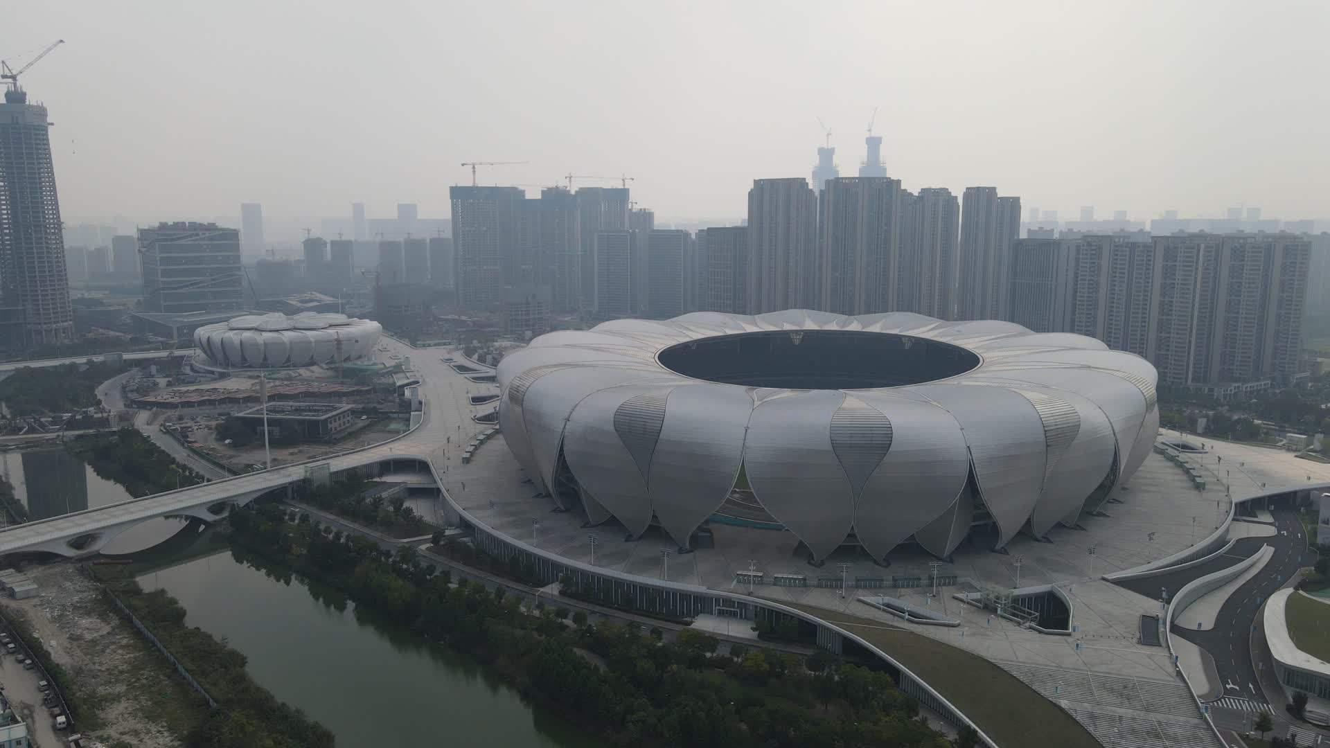 航拍杭州亚运会场馆视频的预览图