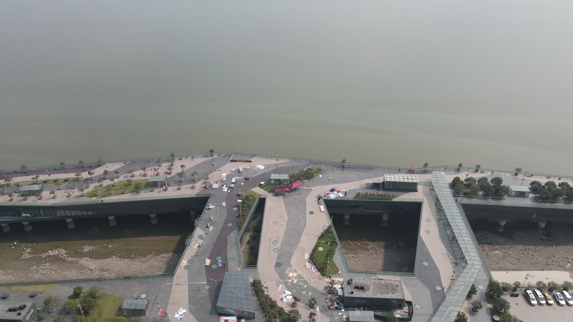 航拍杭州城市阳台视频的预览图