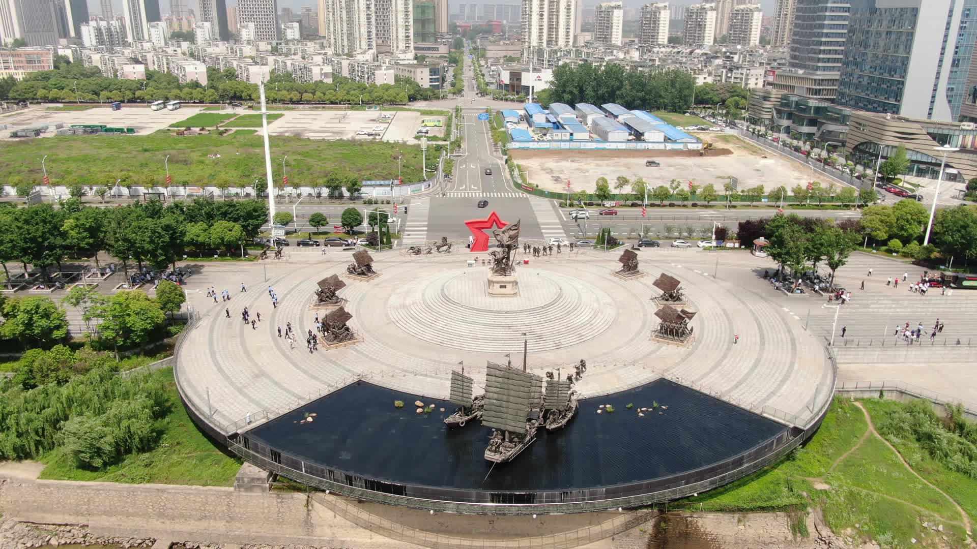 航拍江西南昌红军广场视频的预览图