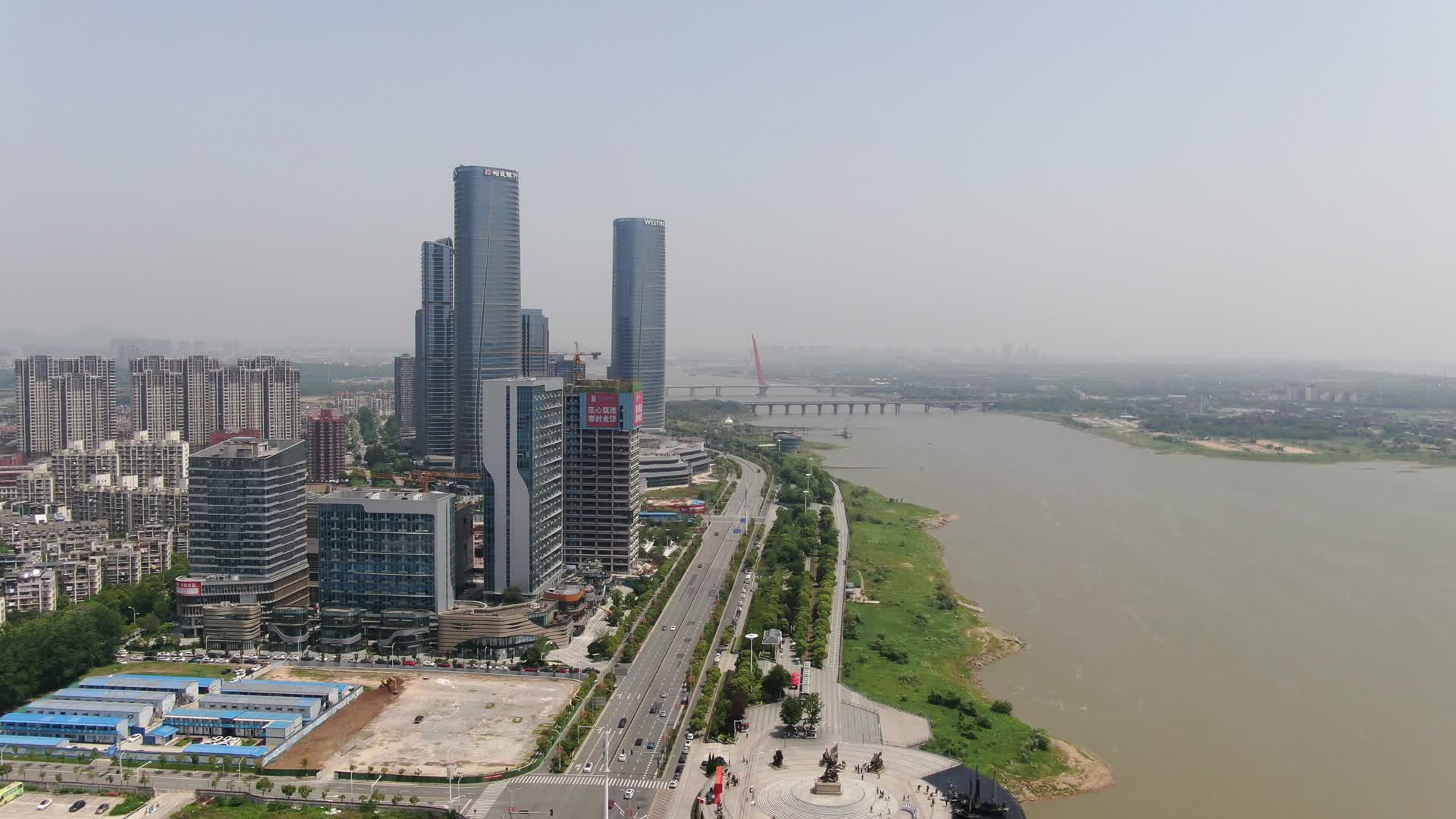 航拍江西赣州之家城市商务建筑视频的预览图