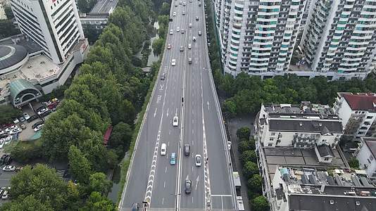 航拍杭州城市大道交通实况视频的预览图