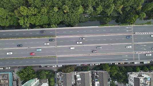 俯拍杭州西湖大道交通视频视频的预览图
