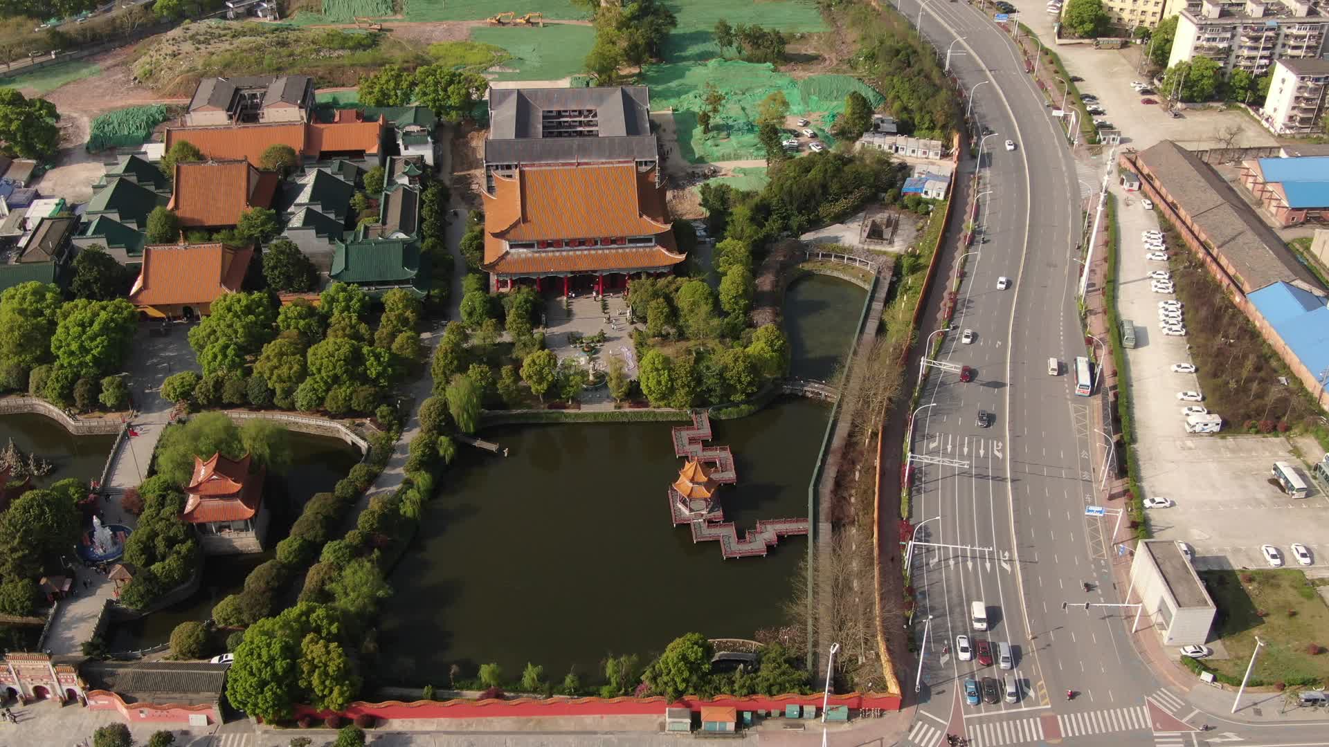 航拍湖南长沙开福古寺历史文化古建筑视频的预览图