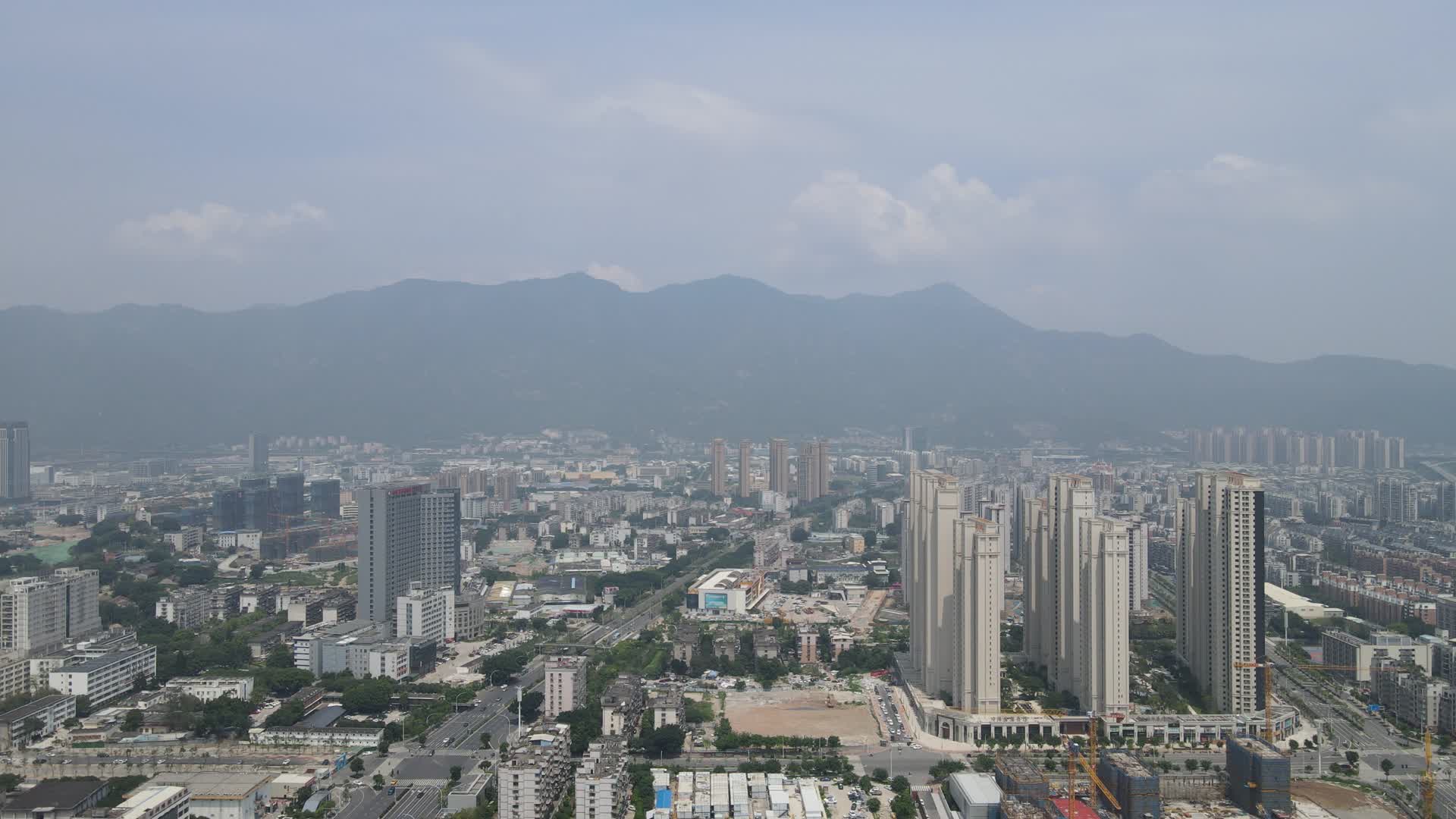 航拍福建福州城市全景蓝天白云视频的预览图