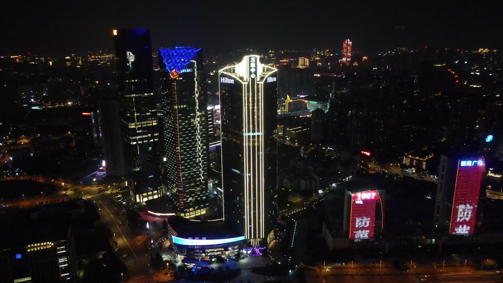 航拍福建福州闽江北岸中央商务区夜景灯光视频的预览图
