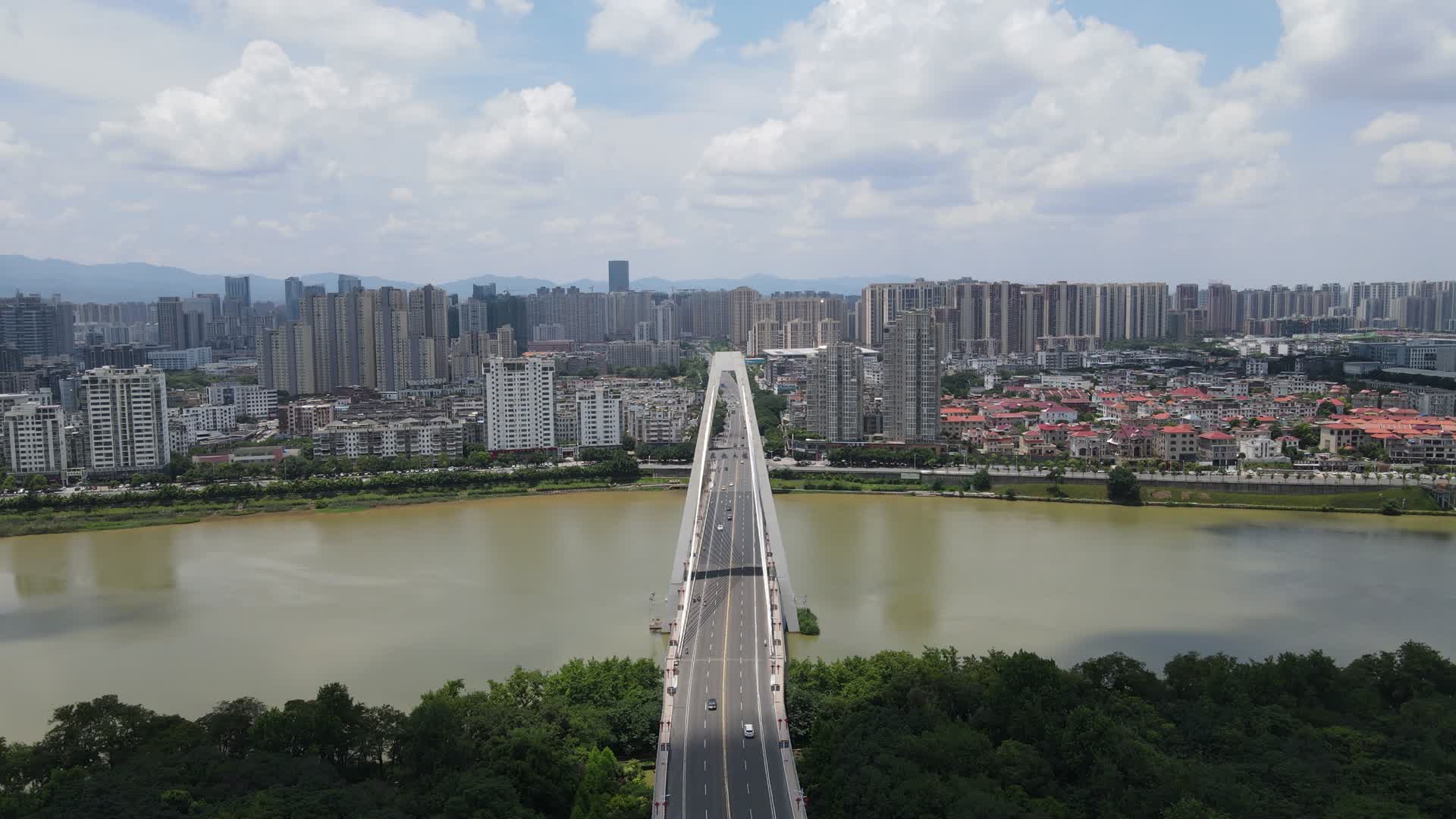 航拍江西赣州飞龙大桥视频的预览图