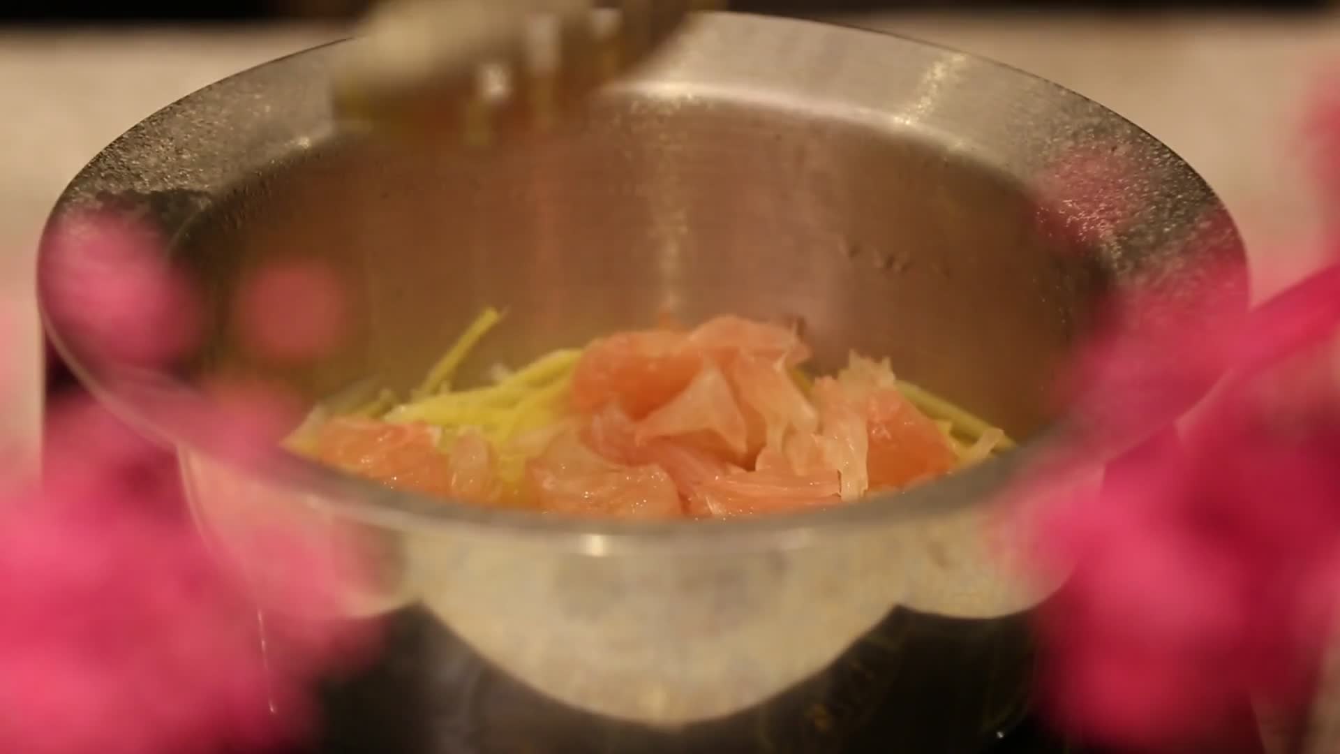 实拍熬制柚子茶视频的预览图