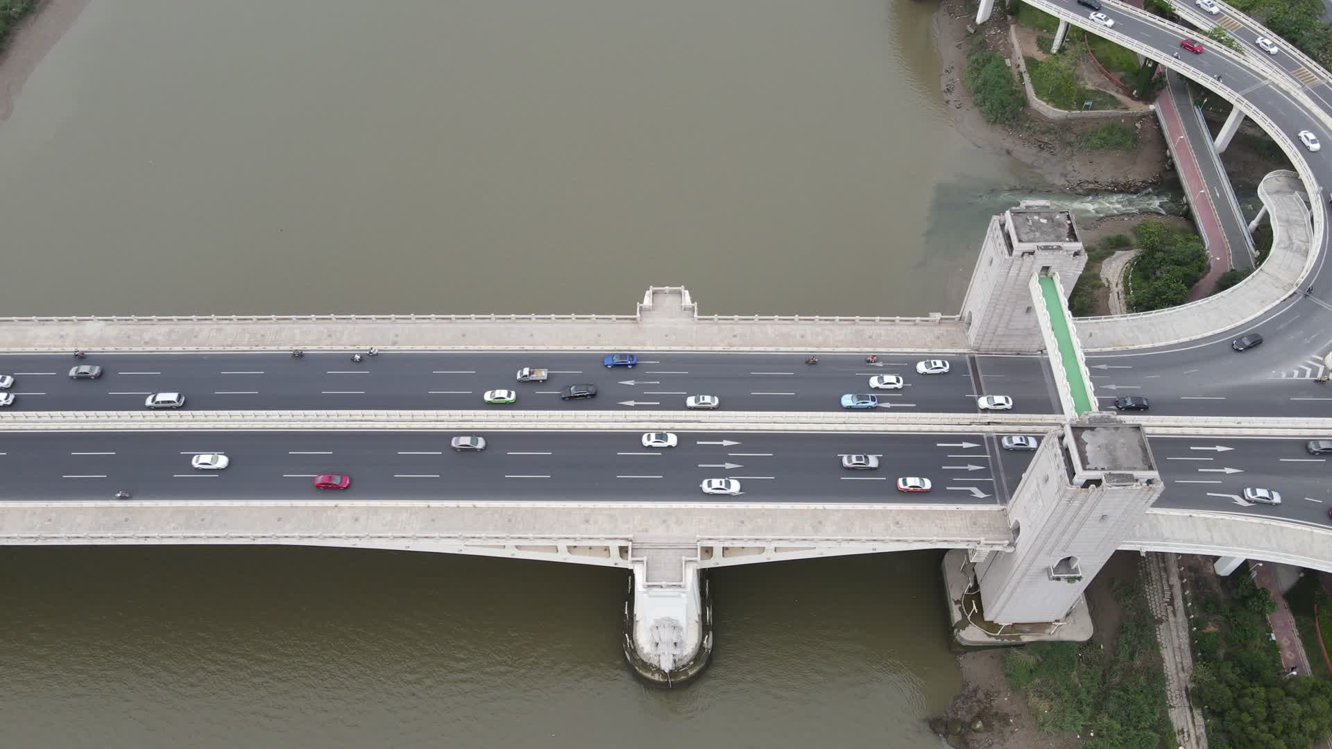 航拍福建泉州晋江田安大桥交通视频的预览图