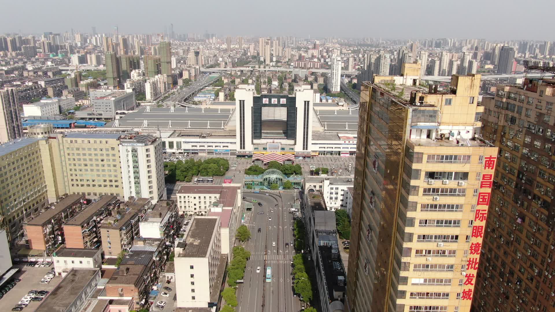 航拍江西南昌火车站视频的预览图