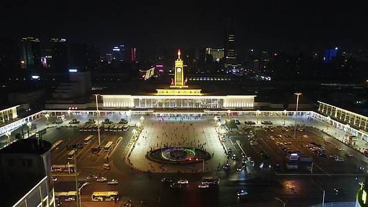 航拍湖南长沙火车站夜景灯光视频的预览图