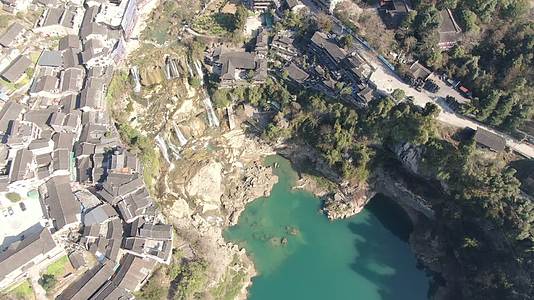 航拍湖南湘西芙蓉镇瀑布流水视频的预览图