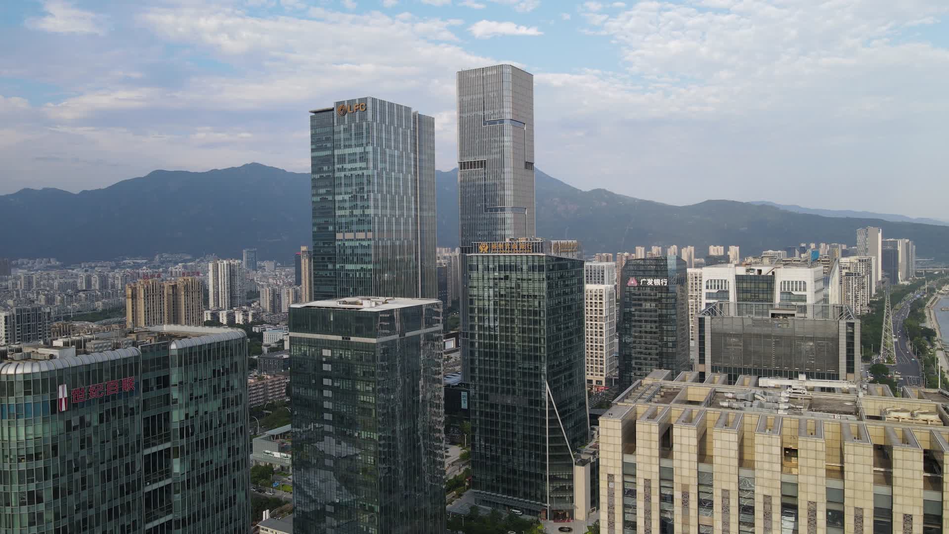航拍福建福州闽江金融中心商务建筑视频的预览图